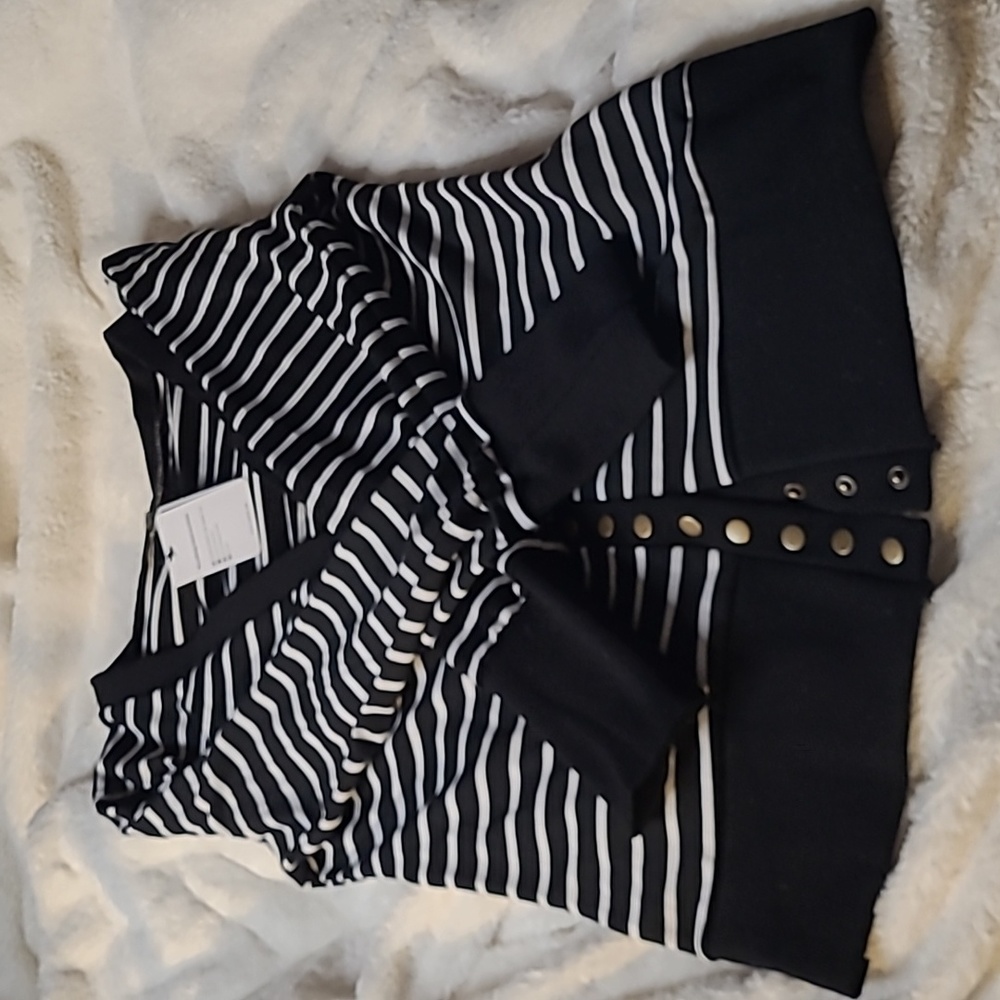 $5🧨 CO. WEAR Horizontal Striped Sweater Black & White - Picture 2 of 16
